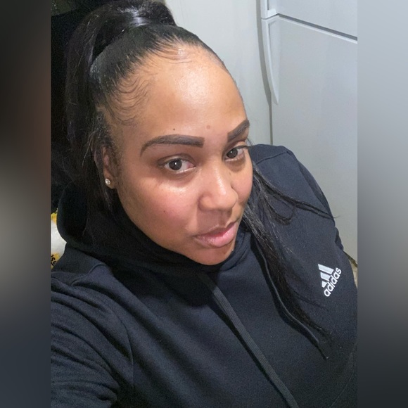 10/26 5:00 PM SELLING YOURS AND MINE - Picture 2 of 8